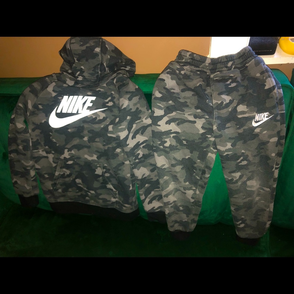 Nike jogging suit